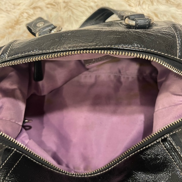 Coach black logo shoulder bag with patent leather straps. - Picture 3 of 4